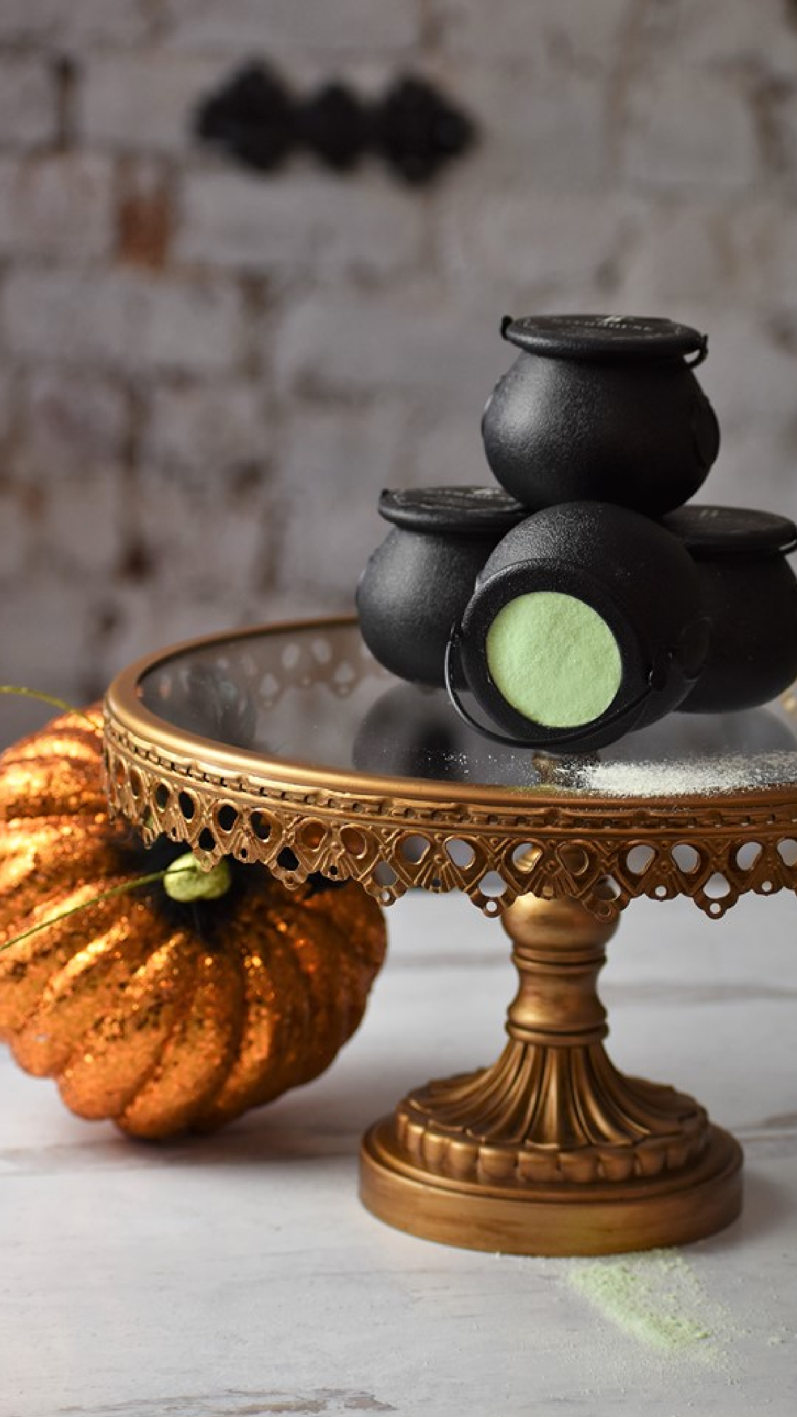 Glowing Cauldron Bath Bomb
